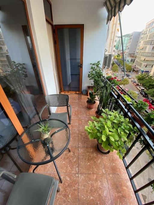 Mimosa'S Apartment With Lovely Balcony Tirana Bagian luar foto
